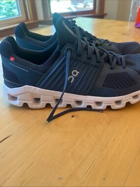 On Running Cloud Helion Men’s Running Sneakers - Navy/White